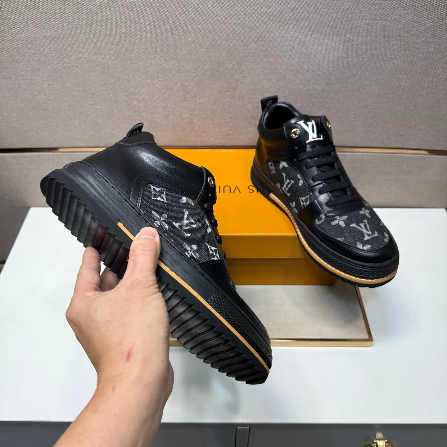 Men's men's shoes 💰pp420 [LV～] Men's casual shoes 2025z cabinet sales simultaneously 🔶Size: 38-44#️⃣ 🔷2 colors🔜The upper is made of multi-material splicing➕Genuine leather lining, comfortable and breathable, sole: original comfortable and wear-resistant outsole, ⚠️Real shot📱Photographed🎬The real thing is better📢📢📢